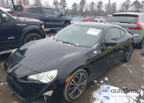 2015 Scion Fr-S z USA, uszkodzony, nr VIN JF1ZNAA17F8712219